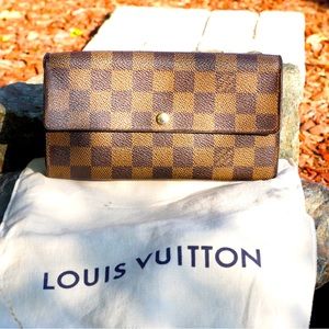SOLD!!! Authentic LV Damier Ebene Sarah Long wallet w/ dust bag